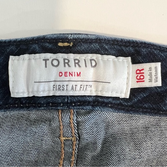 Torrid Straight Leg Dark Wash Jeans Women’s Plus Size 16R - Picture 4 of 6